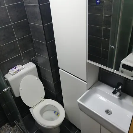 Small Modern With Parking Place アパート