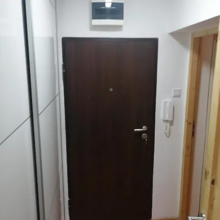 아파트 Small Modern With Parking Place