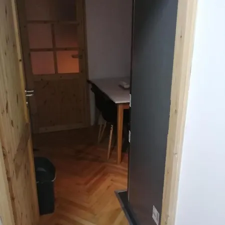 Small Modern With Parking Place * サラエヴォ