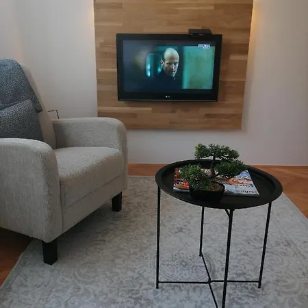 アパート Small Modern With Parking Place