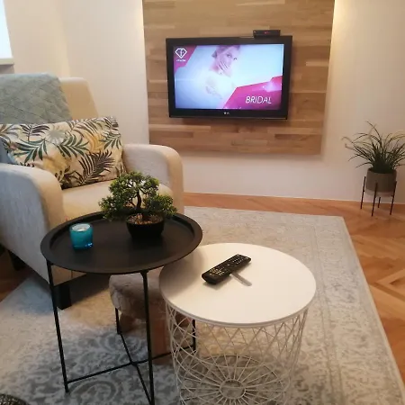 Small Modern With Parking Place Apartamento *