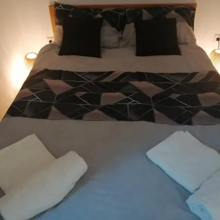 Small Modern With Parking Place Apartamento *