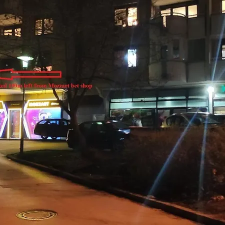 Small Modern With Parking Place Apartamento