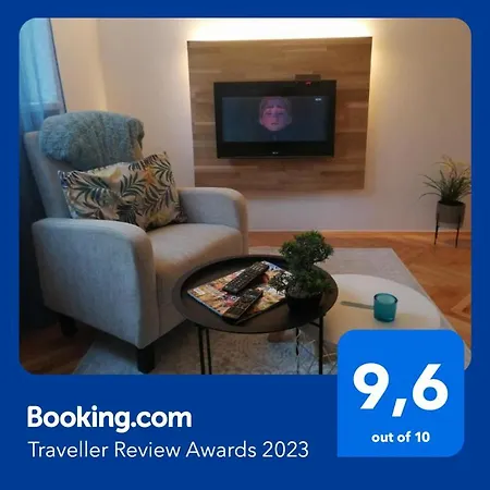 Small Modern With Parking Place Apartamento *