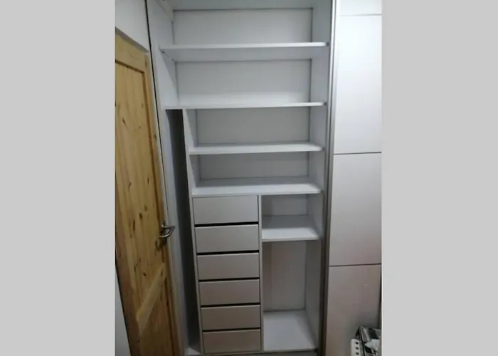 Small Modern With Parking Place Apartamento