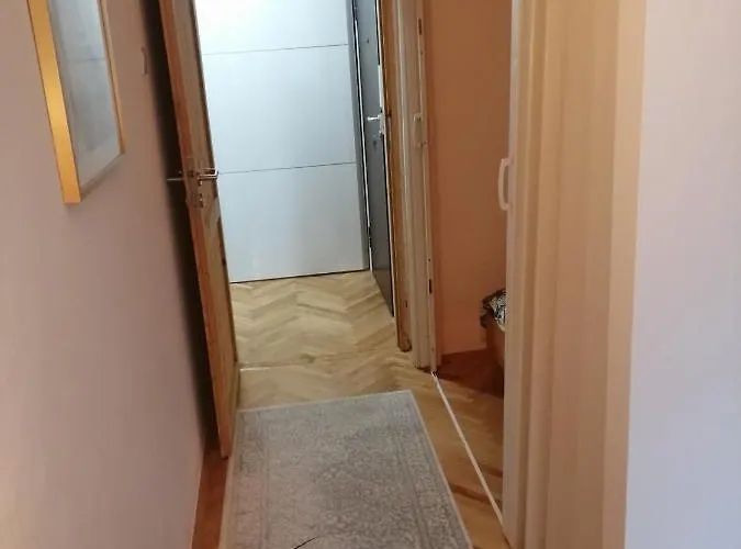 Small Modern With Parking Place Apartamento *