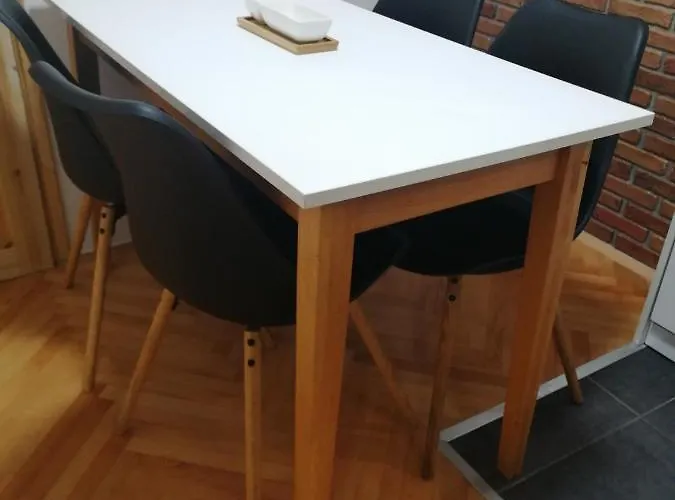 Small Modern With Parking Place Apartamento