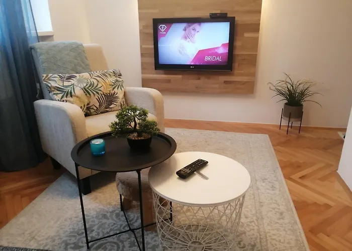 Small Modern With Parking Place Apartamento *