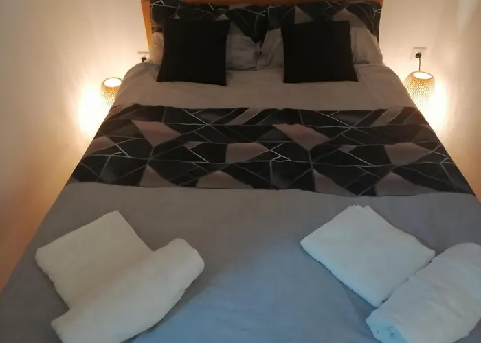 Small Modern With Parking Place Apartamento *