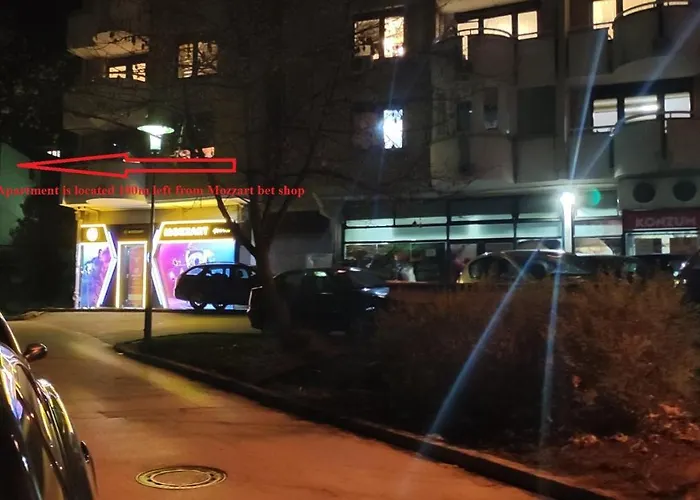 Small Modern With Parking Place Apartamento